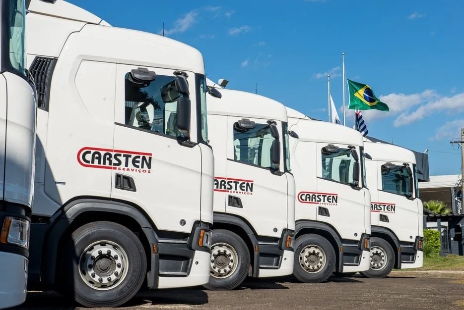Foto dos Caminhões da Carsten Serviços