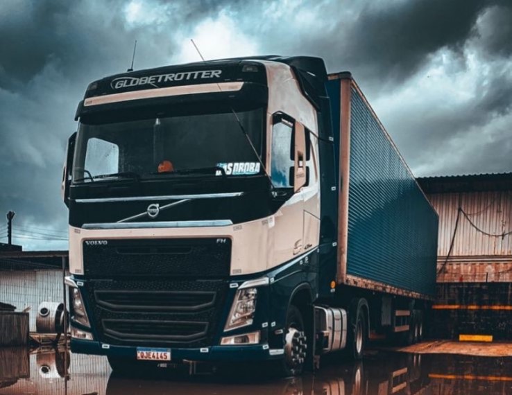 Caminhão Fitlog Transportes e Logística