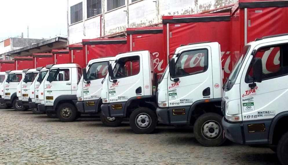 Frota de caminhões da TFA Logística